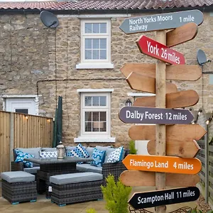 Finest Retreats - Bumblebee Pickering